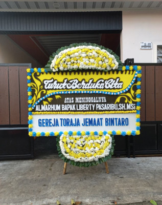 Papan Bunga Duka di Dempo Selatan