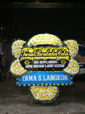 Papan Bunga Duka di Dempo Selatan